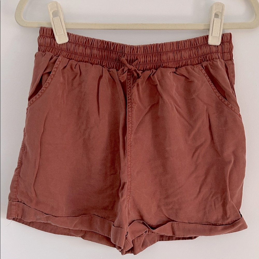 Universal Thread High Waist Rust Shorts